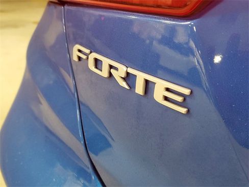 Used 2023 Kia Forte GT-Line w/ GT-Line Premium Package image 5