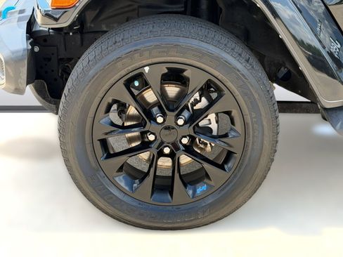 Used 2023 Jeep Wrangler Unlimited Sahara AWD/4WD image 12
