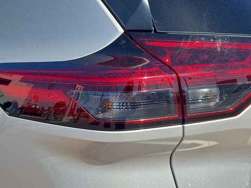 Certified 2025 Nissan Rogue SV FWD image 34
