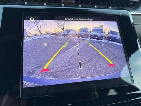 Used 2023 Jeep Grand Cherokee Altitude image 11