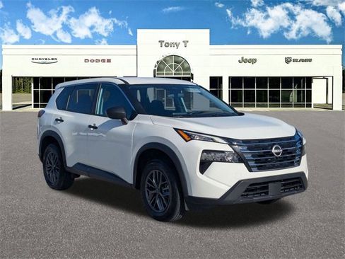 Used 2024 Nissan Rogue S image 1