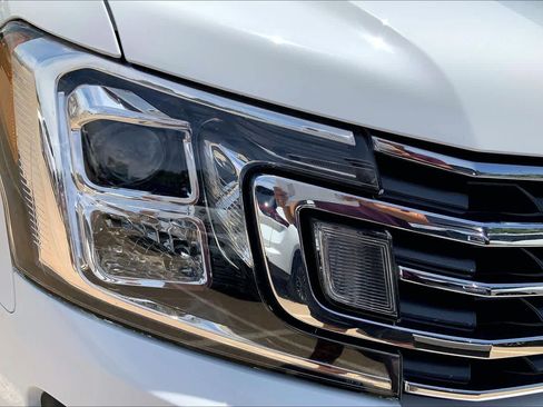 Used 2019 Ford Expedition XLT w/ Equipment Group 202A AWD/4WD image 36