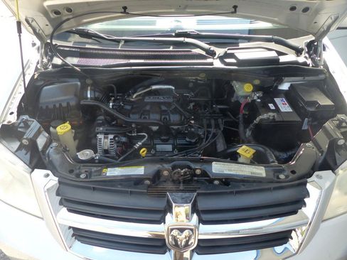 Used 2010 Dodge Grand Caravan SXT FWD image 28
