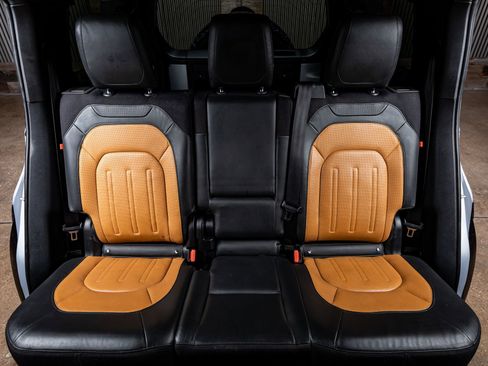 Used 2023 Land Rover Defender 110 X image 30