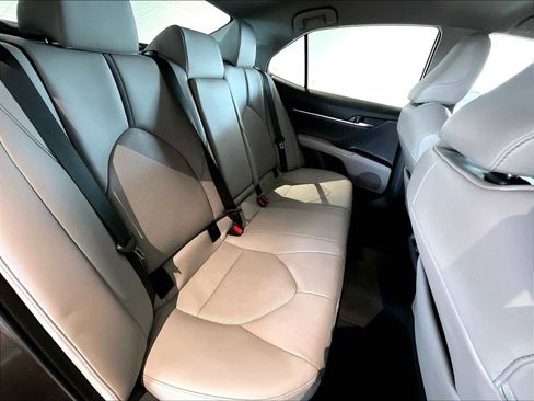 Used 2022 Toyota Camry XLE w/ Carpet Mat Package (TMS) image 31