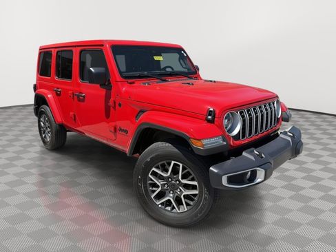 Used 2025 Jeep Wrangler Unlimited Sahara AWD/4WD image 3