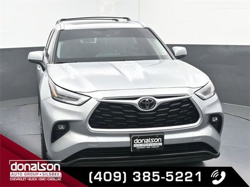 Used 2021 Toyota Highlander XLE image 3