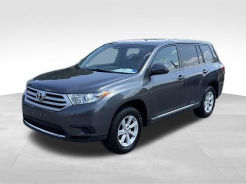 Used 2013 Toyota Highlander FWD w/ Cold Weather Pkg image 24