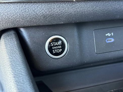 Used 2022 Nissan Rogue S image 31