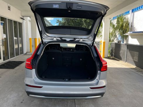 Used 2025 Volvo V60 B5 Cross Country Plus image 31