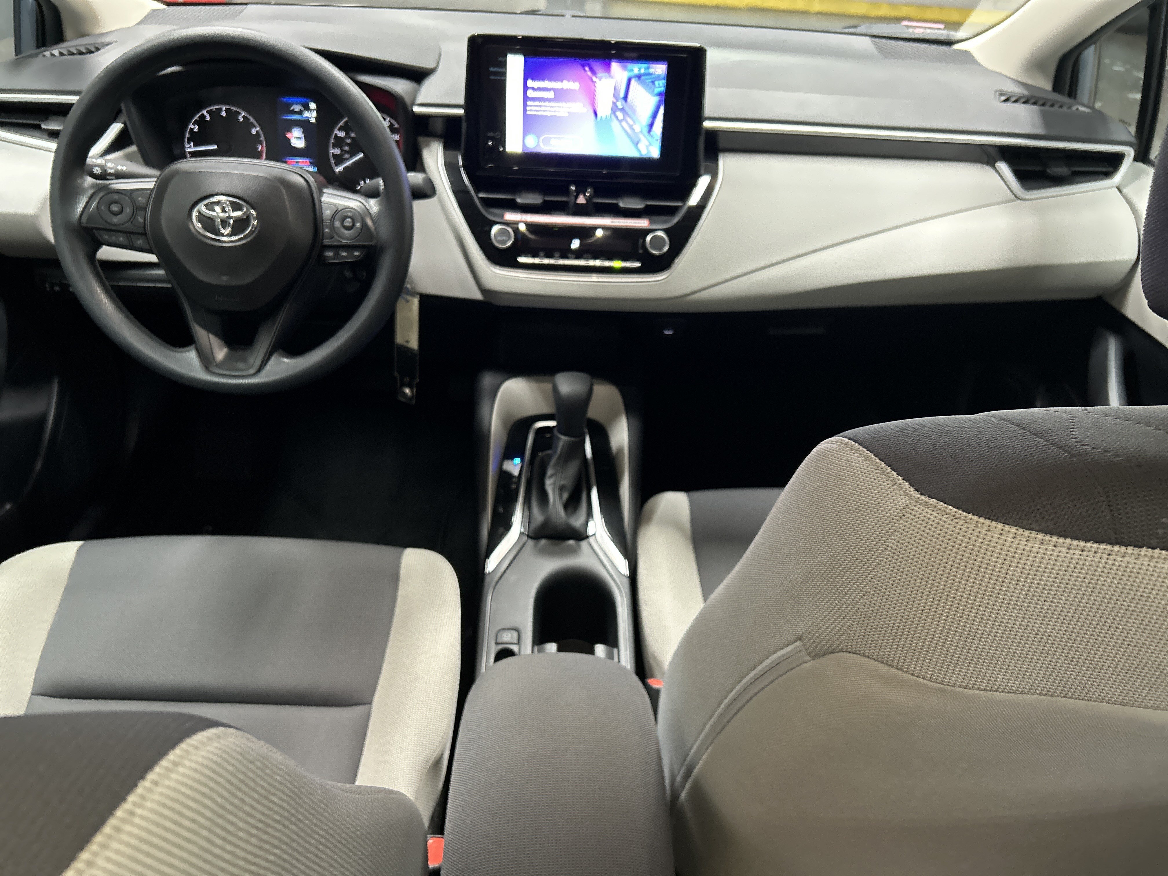Used 2025 Toyota Corolla LE FWD image 28
