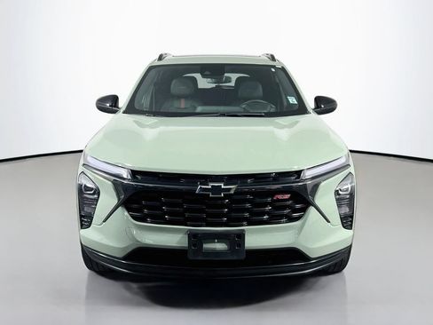 Used 2024 Chevrolet Trax RS w/ Sunroof Package FWD image 2