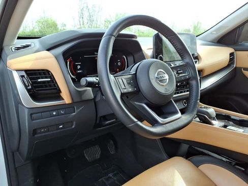 Used 2021 Nissan Rogue Platinum image 16