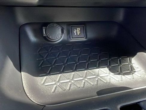 Used 2025 Toyota RAV4 LE AWD/4WD image 18