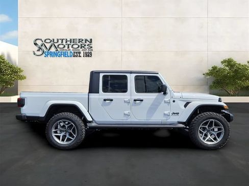 Used 2024 Jeep Gladiator Sport AWD/4WD image 6