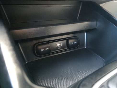 Certified 2025 Kia Soul LX w/ LX Technology Package FWD image 19