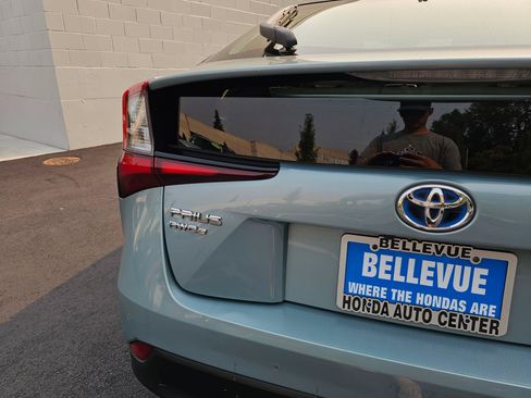 Used 2019 Toyota Prius XLE AWD/4WD image 16