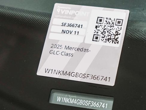 Used 2025 Mercedes-Benz GLC 300 image 29