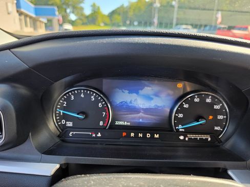 Used 2020 Ford Explorer XLT w/ Equipment Group 202A AWD/4WD image 14