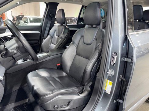 Used 2018 Volvo XC90 T5 Momentum w/ Convenience Package image 9