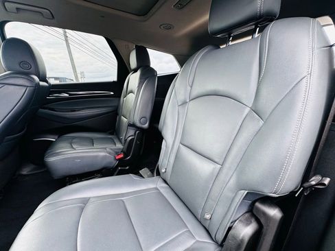 Used 2021 Buick Enclave Essence image 19