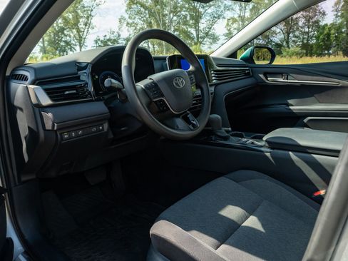 Used 2025 Toyota Camry LE w/ Convenience Package FWD image 10