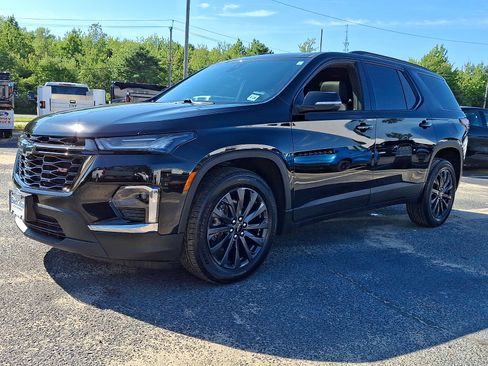 Used 2023 Chevrolet Traverse RS w/ LPO, Floor Liner Package AWD/4WD image 3