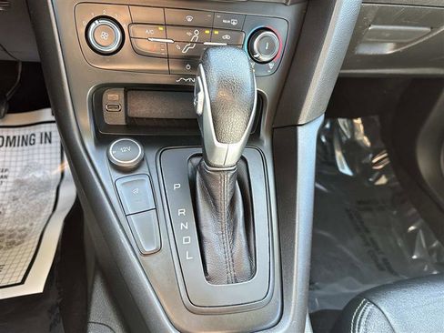 Used 2017 Ford Focus SE w/ SE Winter Package image 19