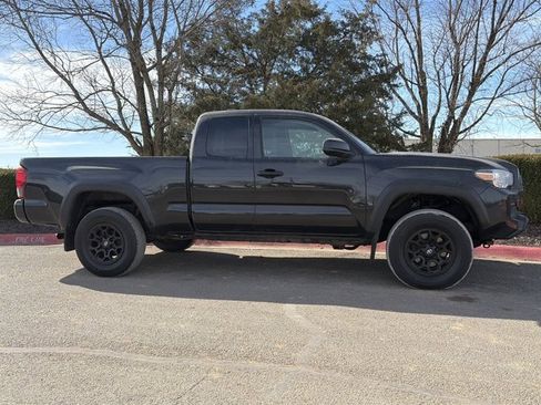 Used 2020 Toyota Tacoma SR image 2