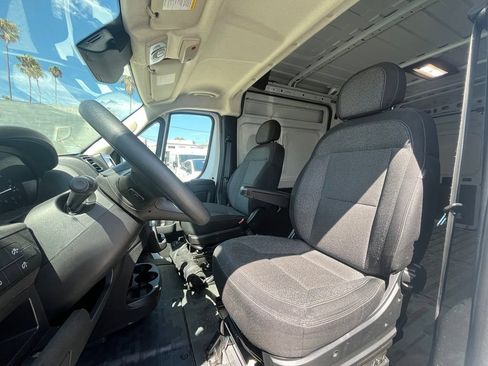 Used 2025 RAM ProMaster 2500 w/ Convenience Group FWD image 12
