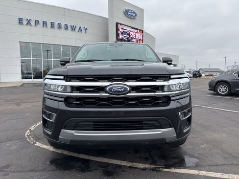 Used 2024 Ford Expedition Limited image 2