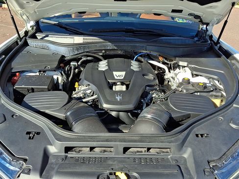 Certified 2022 Maserati Levante GT image 27