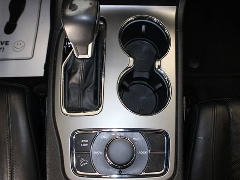 Used 2020 Jeep Grand Cherokee Limited w/ Luxury Group II AWD/4WD image 12