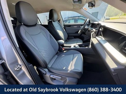 Used 2025 Volkswagen Tiguan SE AWD/4WD image 26