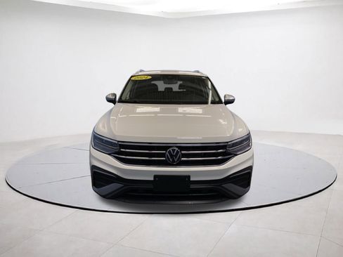 Used 2024 Volkswagen Tiguan SE image 2