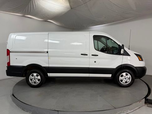 Used 2019 Ford Transit 250 130 Low Roof RWD image 5