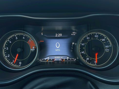 Used 2019 Jeep Cherokee Limited image 21