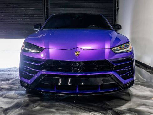 Used 2021 Lamborghini Urus image 2