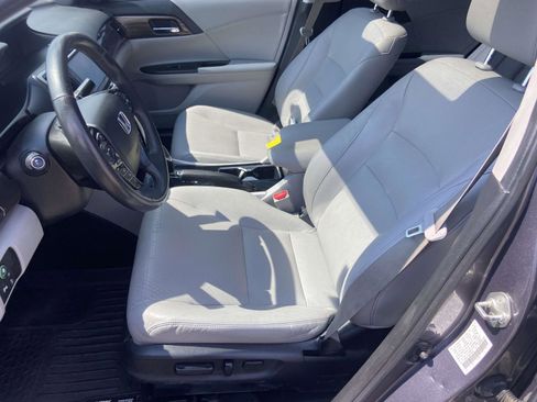 Used 2016 Honda Accord Touring image 11