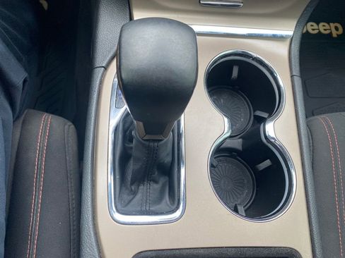 Used 2016 Jeep Grand Cherokee Laredo 75th Anniversary image 28