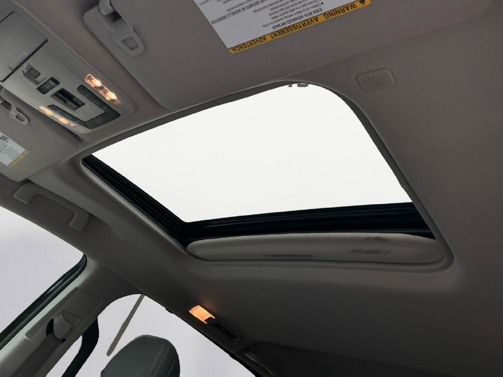 Used 2021 Toyota Sienna XLE w/ XLE Plus Package FWD image 19