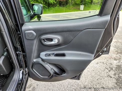 Used 2023 Jeep Renegade Latitude w/ Sun/Sound Group AWD/4WD image 28