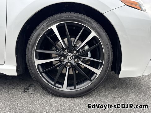 Used 2020 Toyota Camry XSE image 14