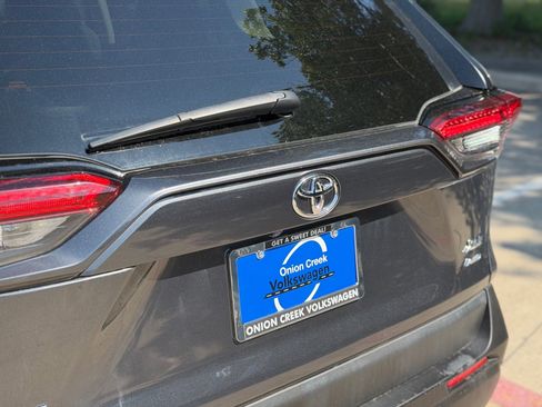 Used 2025 Toyota RAV4 XLE AWD/4WD image 30