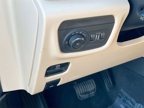 Certified 2025 Jeep Grand Cherokee L Limited w/ Luxury Tech Group II image 10