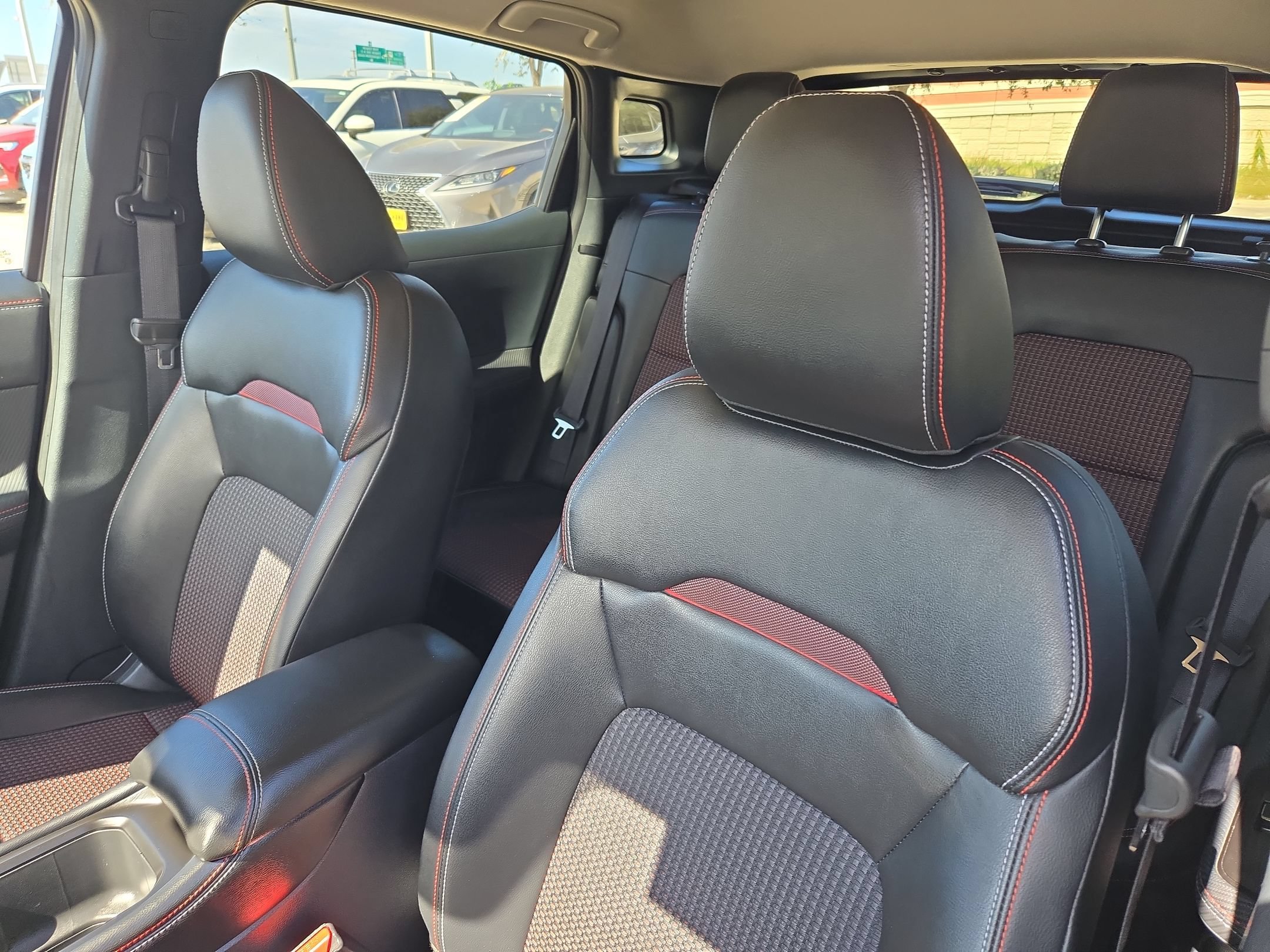 Certified 2025 Nissan Kicks SR FWD image 9