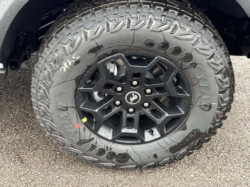 New 2026 Ford Bronco Badlands image 9