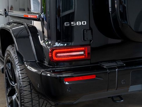 Used 2025 Mercedes-Benz G 580 w/ EQ Technology image 18
