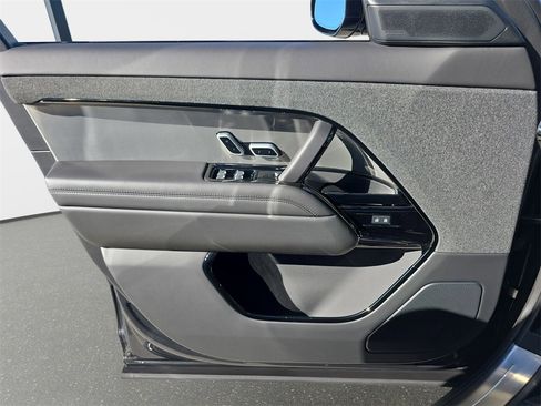 Certified 2025 Land Rover Range Rover Sport Dynamic SE image 28