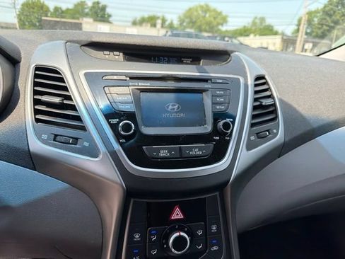 Used 2014 Hyundai Elantra SE w/ Option Group 02 FWD image 9